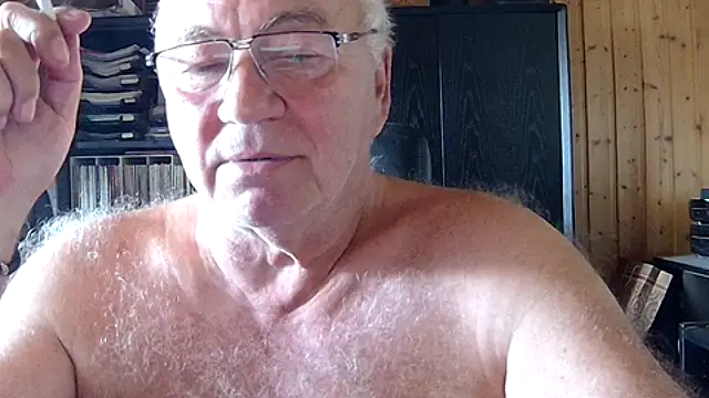 Snapshot of biggandybig chatting on May 8, 2026, 1:26 pm biggandybig online show from May 8, 2026, 1:26 pm