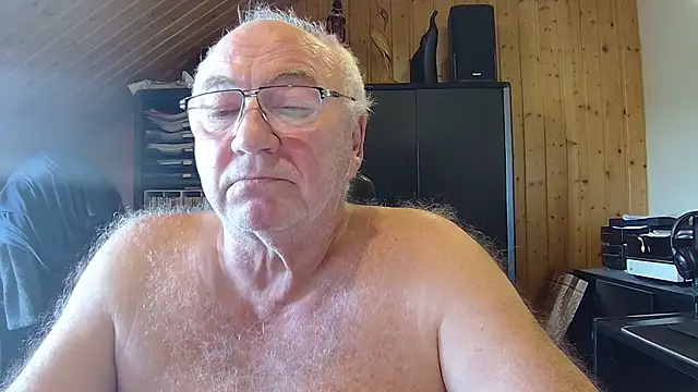 Snapshot of biggandybig chatting on May 9, 2026, 1:36 pm biggandybig online show from May 9, 2026, 1:36 pm