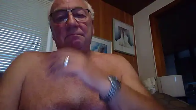 Snapshot of biggandybig chatting on July 7, 2026, 10:02 pm biggandybig online show from July 7, 2026, 10:02 pm