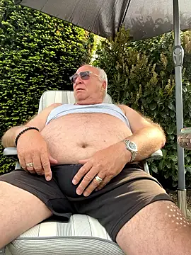 Snapshot of biggandybig chatting on May 10, 2026, 2:41 pm biggandybig online show from May 10, 2026, 2:41 pm
