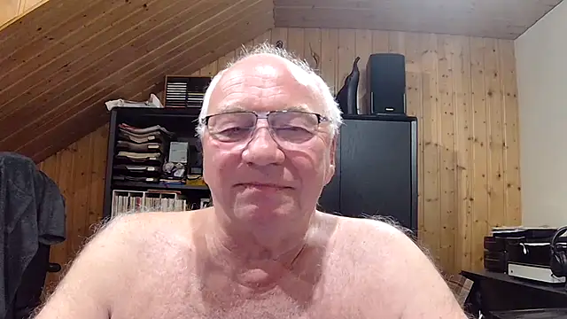Snapshot of biggandybig chatting on April 30, 2026, 10:36 pm biggandybig online show from April 30, 2026, 10:36 pm