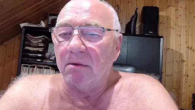 Snapshot of biggandybig chatting on July 15, 2026, 9:33 pm biggandybig online show from July 15, 2026, 9:33 pm
