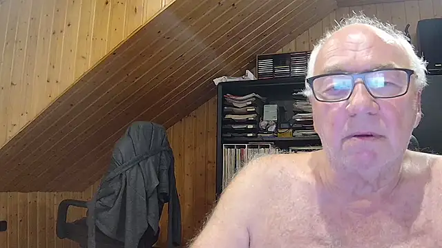 Snapshot of biggandybig chatting on May 17, 2026, 8:31 pm biggandybig online show from May 17, 2026, 8:31 pm