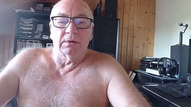 Snapshot of biggandybig chatting on May 24, 2026, 8:47 am biggandybig online show from May 24, 2026, 8:47 am