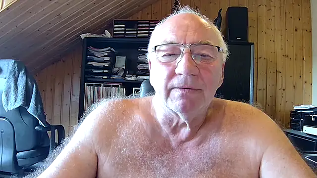 Snapshot of biggandybig chatting on May 4, 2026, 8:17 am biggandybig online show from May 4, 2026, 8:17 am