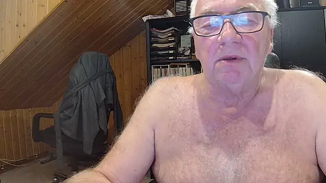 Snapshot of biggandybig chatting on May 18, 2026, 10:36 pm biggandybig online show from May 18, 2026, 10:36 pm