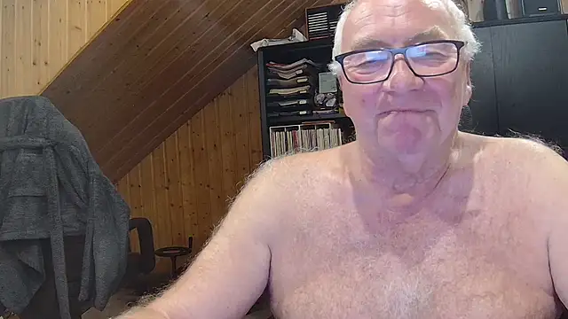 Snapshot of biggandybig chatting on May 15, 2026, 11:14 pm biggandybig online show from May 15, 2026, 11:14 pm