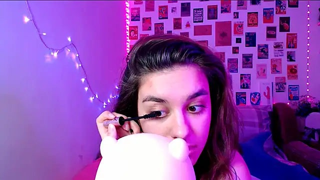 Snapshot of Celine_Dionn chatting on February 16, 2025, 12:10 pm Celine Dionn online show from February 16, 2025, 12:10 pm