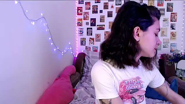 Snapshot of Celine_Dionn chatting on February 14, 2025, 9:34 am Celine Dionn online show from February 14, 2025, 9:34 am