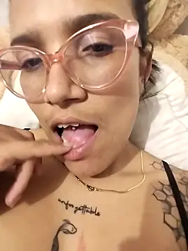 Yaumiko online show from February 18, 2026, 1:36 am