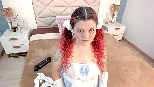 Snapshot of Twwiiggy chatting on January 13, 2026, 8:02 pm Twwiiggy online show from January 13, 2026, 8:02 pm