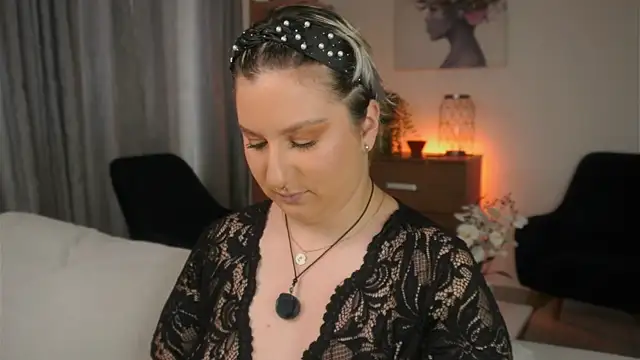 Ximenna Cruz online show from February 21, 2026, 1:02 pm