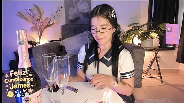 Snapshot of Naughtylittlegirl_ chatting on September 30, 2025, 10:27 pm Naughtylittlegirl online show from September 30, 2025, 10:27 pm