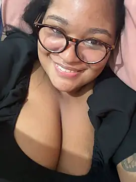 Snapshot of SweetLizzyBBW chatting on August 9, 2026, 1:57 am SweetLizzyBBW online show from August 9, 2026, 1:57 am