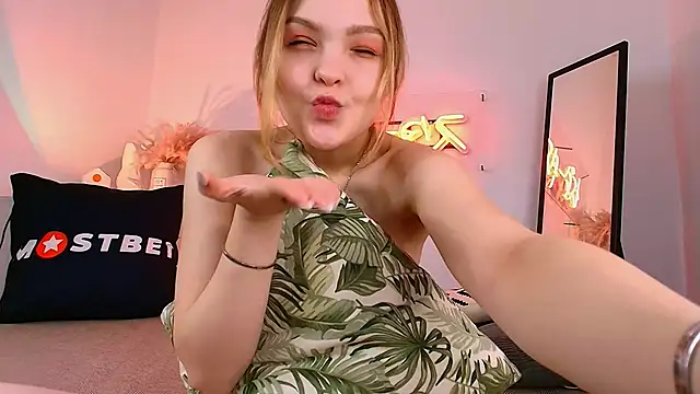 Snapshot of stay_with_alice chatting on January 2, 2025, 9:54 am stay with alice online show from January 2, 2025, 9:54 am