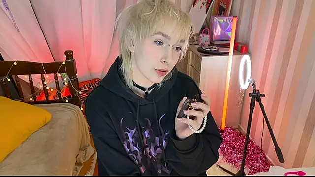 EmmyAmbros online show from March 1, 2026, 8:09 pm