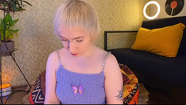 EmmyAmbros online show from March 2, 2025, 9:10 am