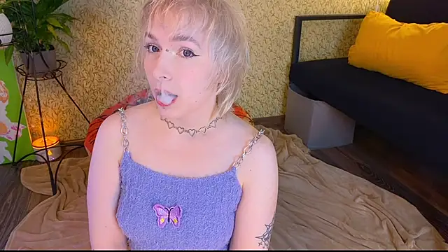 EmmyAmbros online show from September 21, 2025, 7:19 pm