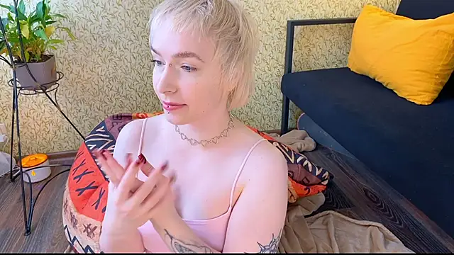 EmmyAmbros online show from March 11, 2025, 9:45 am