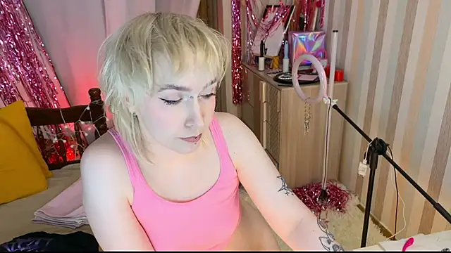 EmmyAmbros online show from February 5, 2026, 6:04 pm