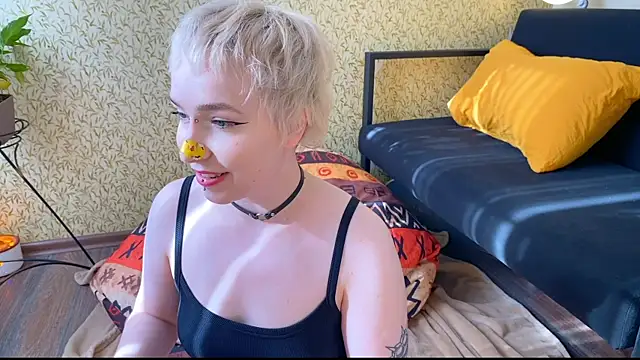 EmmyAmbros online show from March 22, 2025, 11:42 am