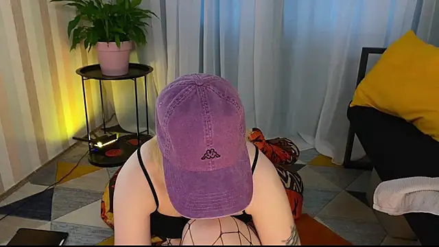 Snapshot of EmmyAmbros chatting on July 20, 2026, 2:19 am EmmyAmbros online show from July 20, 2026, 2:19 am