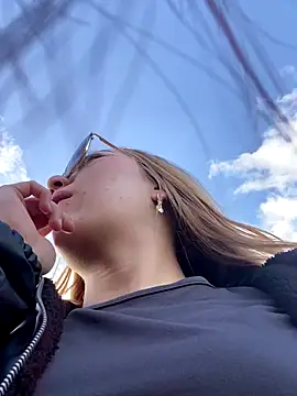 melody-dy online show from September 10, 2025, 10:09 pm