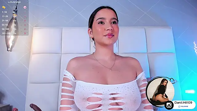 danii hill  online show from September 11, 2025, 4:34 am