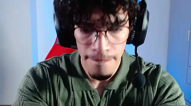 Snapshot of BigDragonBoy chatting on March 19, 2025, 10:31 pm BigDragonBoy online show from March 19, 2025, 10:31 pm