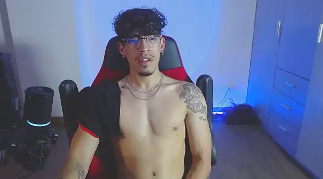 Snapshot of BigDragonBoy chatting on March 21, 2025, 12:51 am BigDragonBoy online show from March 21, 2025, 12:51 am