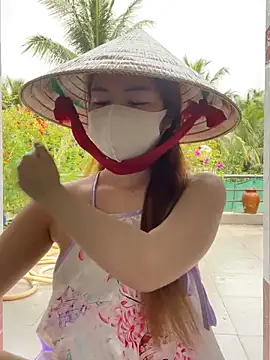 BabyThree  online show from October 23, 2025, 7:40 am