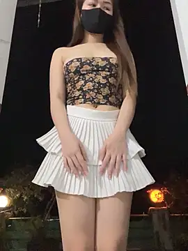 BabyThree  online show from April 5, 2026, 2:24 pm