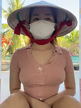 BabyThree  online show from February 3, 2026, 9:14 am