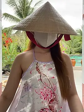 BabyThree  online show from November 5, 2025, 8:17 am