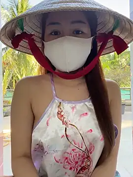 BabyThree  online show from December 15, 2025, 8:09 am