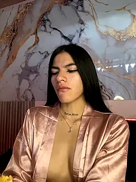 liss hot  online show from November 18, 2025, 9:51 pm