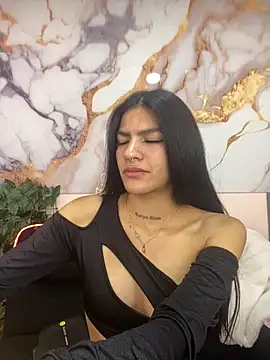 liss hot  online show from October 27, 2025, 2:51 pm