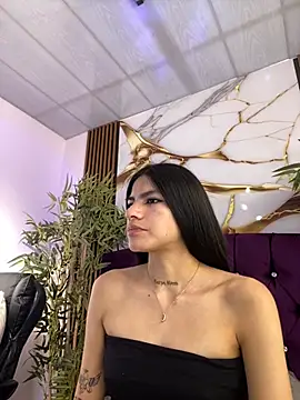 liss hot  online show from December 4, 2025, 8:52 pm