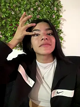 liss hot  online show from December 14, 2025, 3:50 pm