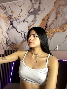 liss hot  online show from November 21, 2025, 3:00 pm