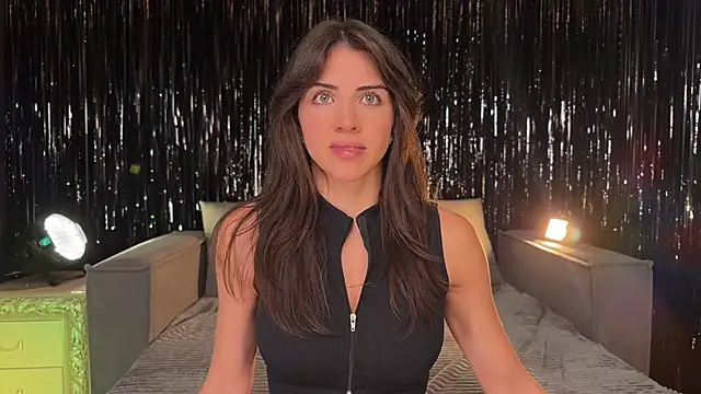 Snapshot of Super_Suka chatting on November 12, 2025, 7:18 pm Super Suka online show from November 12, 2025, 7:18 pm