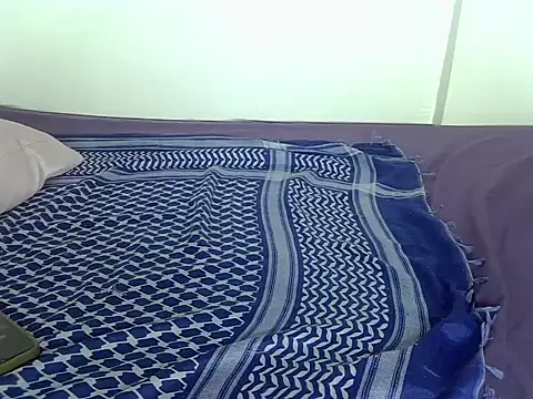 Snapshot of laetitia_ chatting on October 22, 2025, 12:37 pm laetitia online show from October 22, 2025, 12:37 pm