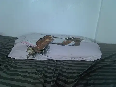 Snapshot of laetitia_ chatting on November 6, 2025, 2:04 am laetitia online show from November 6, 2025, 2:04 am