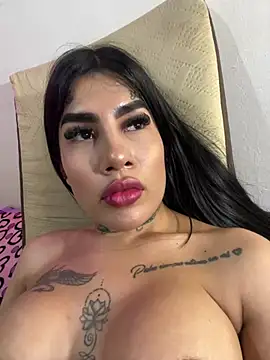 Snapshot of saragill323 chatting on March 10, 2025, 10:45 pm saragill323 online show from March 10, 2025, 10:45 pm