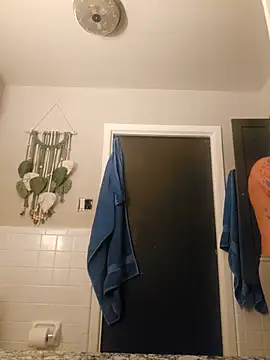 Snapshot of LongandEasy77 chatting on December 4, 2025, 6:12 am LongandEasy77 online show from December 4, 2025, 6:12 am