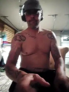 Snapshot of LongandEasy77 chatting on February 25, 2026, 7:08 am LongandEasy77 online show from February 25, 2026, 7:08 am