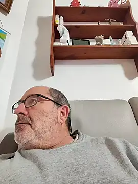 Snapshot of gillou1234 chatting on November 11, 2025, 6:03 pm gillou1234 online show from November 11, 2025, 6:03 pm