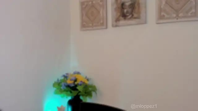 Snapshot of mariana_lopez1 chatting on March 16, 2025, 8:43 pm mariana lopez1 online show from March 16, 2025, 8:43 pm