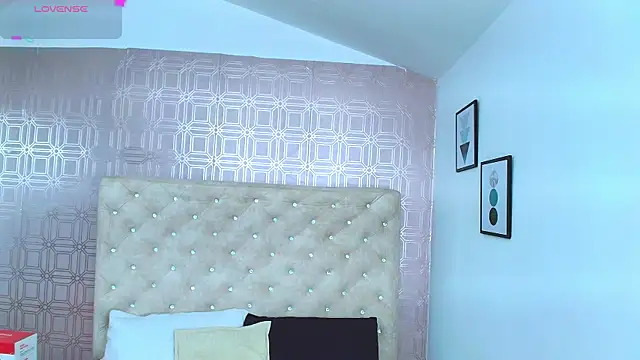 Snapshot of Sara_Desire chatting on March 7, 2025, 12:23 pm Sara Desire online show from March 7, 2025, 12:23 pm