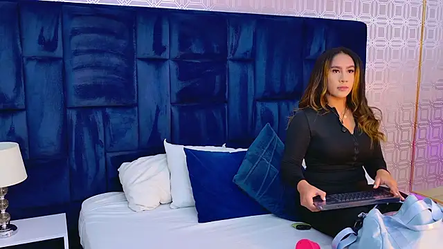 Snapshot of Sara_Desire chatting on February 4, 2026, 12:22 pm Sara Desire online show from February 4, 2026, 12:22 pm